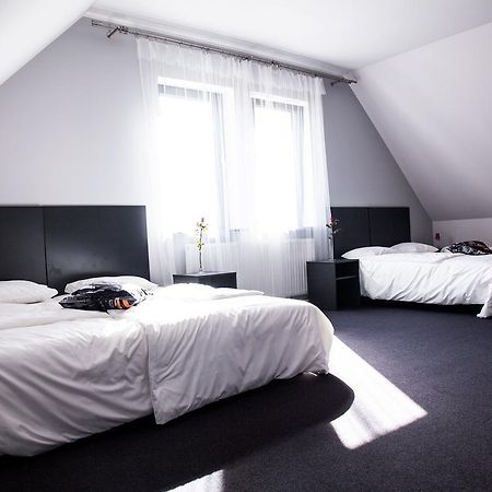 Bed and Breakfast Essenza Party Center Swidnica  Экстерьер фото