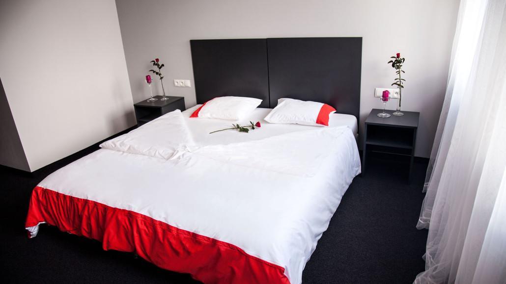 Bed and Breakfast Essenza Party Center Swidnica  Экстерьер фото