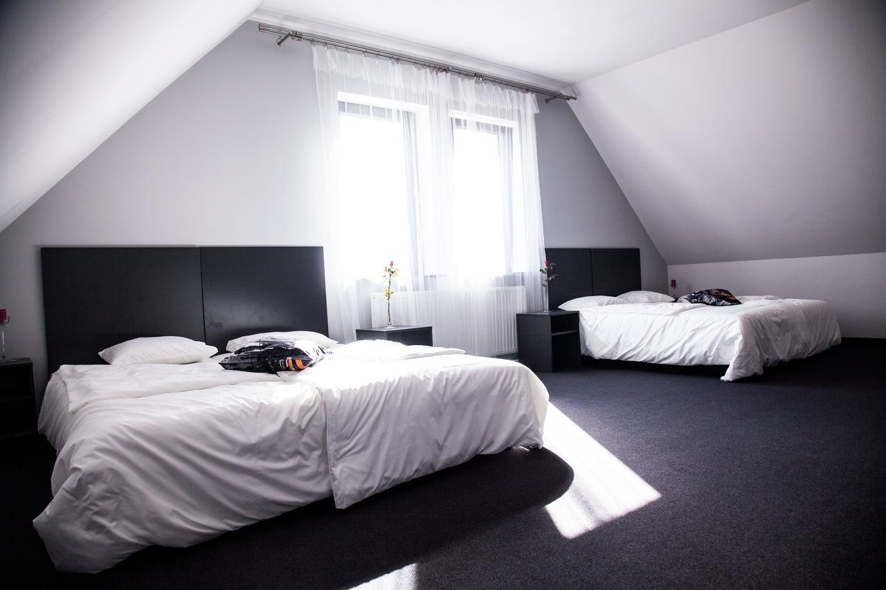 Bed and Breakfast Essenza Party Center Swidnica  Экстерьер фото